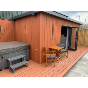 Conteneur Converti : Espace de Vie Extérieur Moderne et Élégant