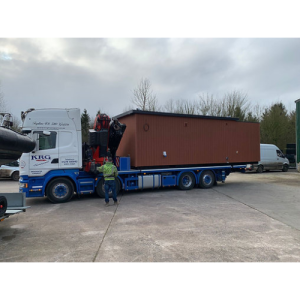 Conteneur Converti : Espace de Vie Extérieur Moderne et Élégant