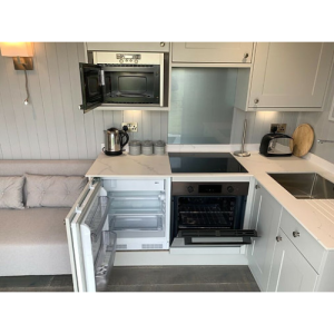 Conteneur Converti : Espace de Vie Extérieur Moderne et Élégant