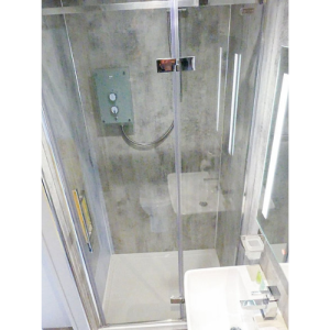 Conteneur Converti : Espace de Vie Extérieur Moderne et Élégant