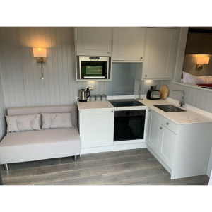 Conteneur Converti : Espace de Vie Extérieur Moderne et Élégant