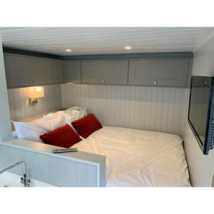 Conteneur Converti : Espace de Vie Extérieur Moderne et Élégant