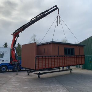 Conteneur Converti : Espace de Vie Extérieur Moderne et Élégant